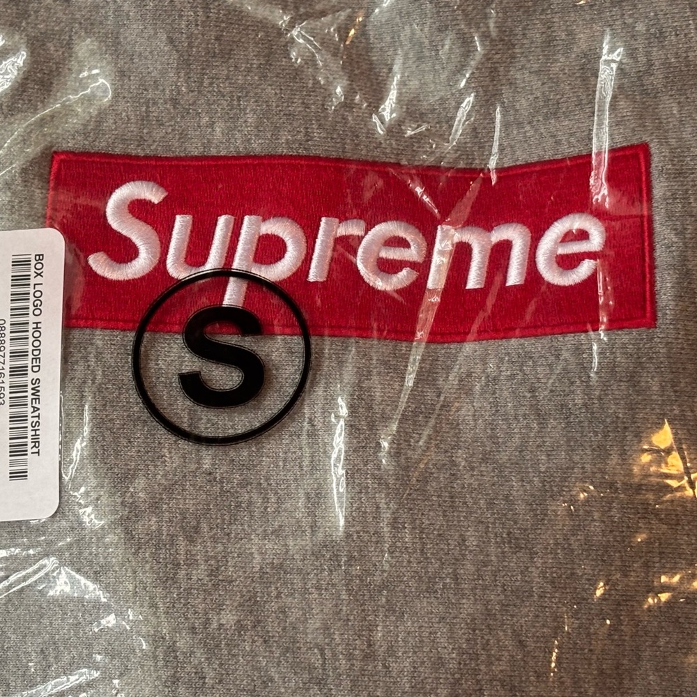 AUTHENTIC SUPREME grey hoodie, Men’s Small, BNWT sealed, skateboard apparel